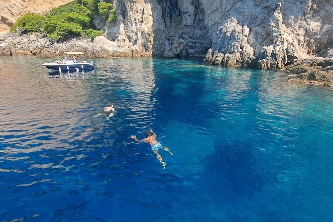 BLUE CAVE private speedboat tour with drinks - Meeting at Lapadska obala 4: The One Detail That Saves Time