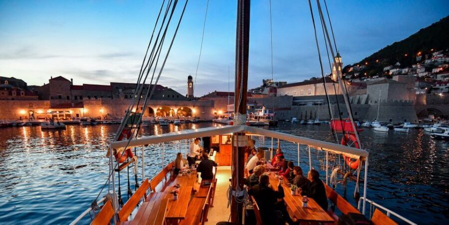 Dubrovnik: Old Town Cruise with Lunch - The Cruise Flow: Welcome Snacks, Wi‑Fi, Then Lunch