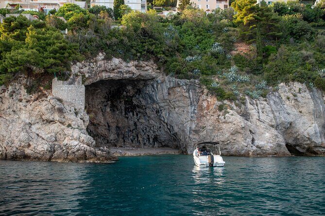 Dubrovnik Sunset Tour By Boat With Local - Fort Lovrjenac: Dubrovnik’s Gibraltar from the sea