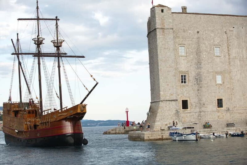 Dubrovnik walking tour and cruise on Karaka ship - Karaka ship cruise from Gruž: views you can’t get from the promenade
