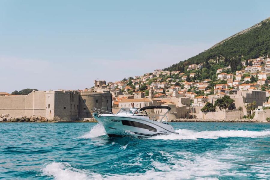 Elaphite Islands: Private boat tour (Cap Camarat 7.5wa) - Skipper Simon: a guide who reads your group