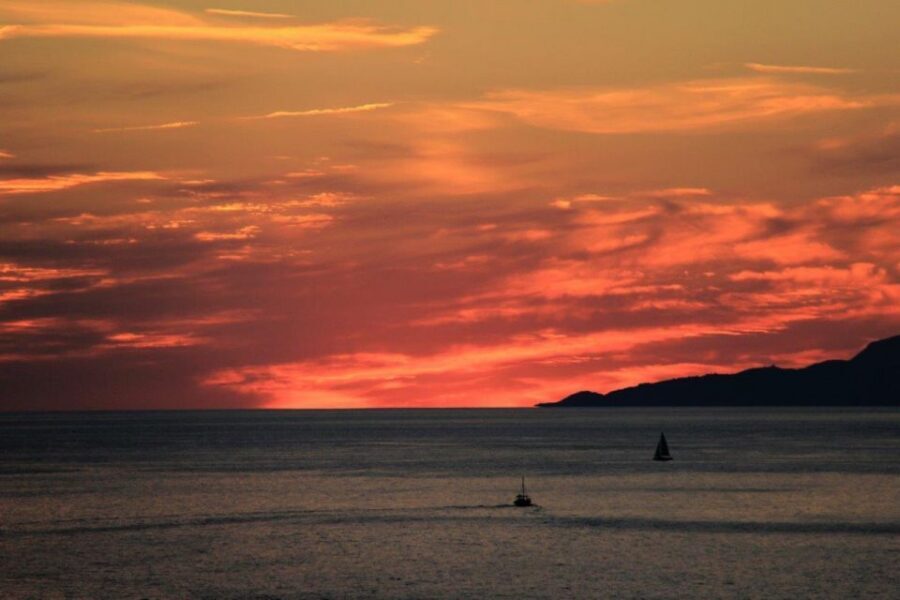 From Dubrovnik: Golden Hour Sunset Cruise with Free Drinks - Key things that make this cruise worth your time