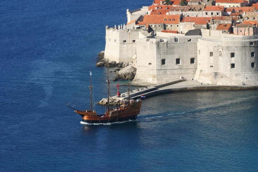 From Split: Dubrovnik Day Trip incl. Stop in Ston - The Drive Along the Adriatic: Comfort Plus Scenic Payoff