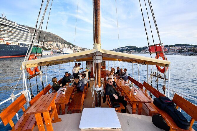 Gastro Cruise | Cruise around Dubrovnik Old Town with Lunch - Food and drinks: what’s truly included (and how to plan your appetite)