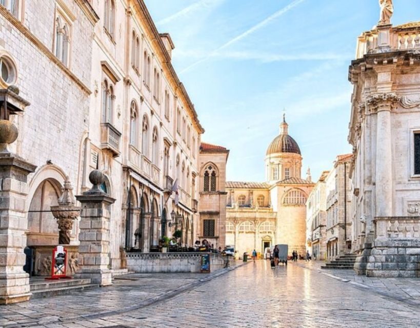 Group tour: Dubrovnik Walking Tour (1h duration, 9:30am, 6pm - Meeting at Pile Square by Amerling Fountain