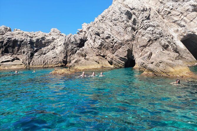 Private luxury speedboat tour-Islands, caves, beaches, snorkeling - Lokrum Island on request: an extra option, not a guarantee