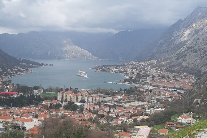 Private Panorama, Cavtat and Dubrovnik City Tour - Luža Square and the harbor feel: Orlando’s Column to Porporela Breakwater